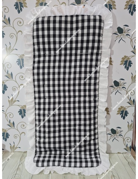 Funda Universal Vichy Negro Mediano con volante a todo alrededor en bambula lisa blanca