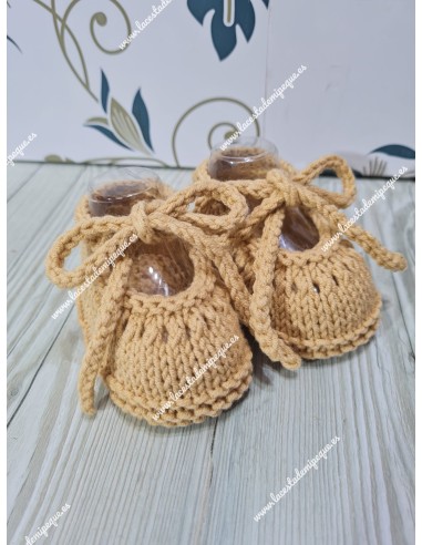 Patucos de Hilo o lana Artesanales Beige