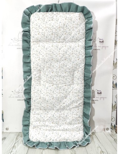 Funda Universal Flores camel con  Volante a todo alrededor en tejido Waffle Verde jade