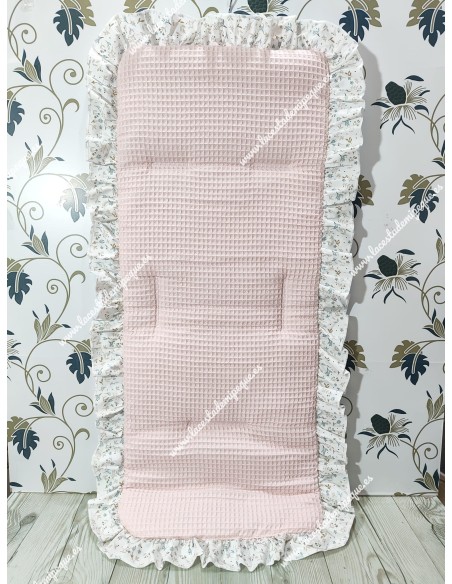 Funda Universal Waffle Rosa con Volante a todo alrededor con tejido de flores