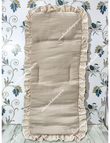 Funda Universal Waffle Camel con Volante a todo alrededor en vichy beige cuadro pequeño