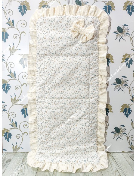 Funda Universal Flores camel con  Volante a todo alrededor en tejido Waffle beige con lazo Waffle beige
