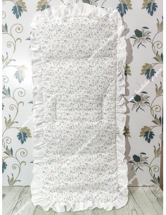 Funda Universal Flores camel con  Volante a todo alrededor en tejido de bambula blanca