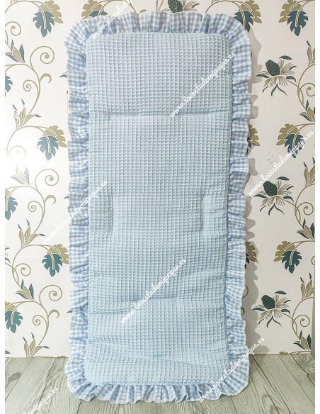 Funda Universal Waffle celeste con Volante a todo alrededor con tejido de Vichy celeste