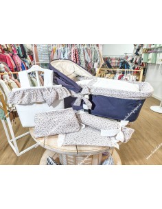Pack Bolso, Cubrecapazo, Colchoneta Capazo, Neceser, Caramelo, Salvababas y Saco Capazo Flores Morado y Gris Combi Plumeti
