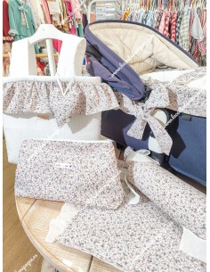 Pack Bolso, Cubrecapazo, Colchoneta Capazo, Neceser, Caramelo, Salvababas y Saco Capazo Flores Morado y Gris Combi Plumeti 2