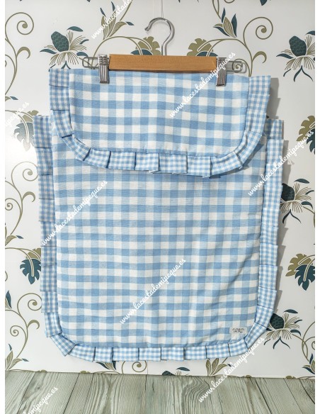 Colcha Capazo Universal Vichy Celeste cuadro mediano combinado con cuadro pequeño en volantito