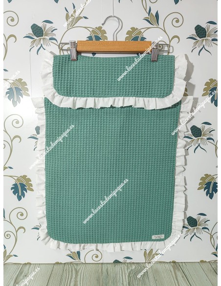 Colcha Capazo Universal Waffle Verde Jade Volante plumeti blanco