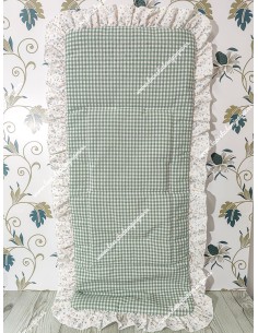Funda Universal Vichy Verde Oliva  cuadro pequeño con volante a todo alrededor en tejido estampado de flores y hojas en tonos ca