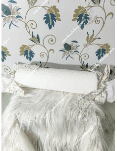 Cojín antivuelco o caramelo Plumeti Blanco Lazos Flores Camel