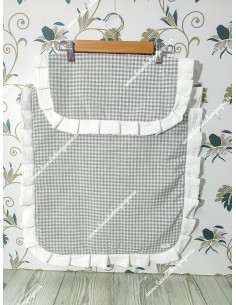 Colcha Capazo Universal Vichy gris cuadro pequeño volantito Bambula blanca