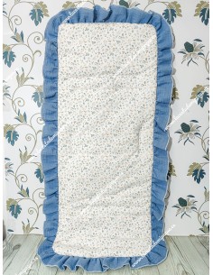 Funda Universal Flores camel con  Volante a todo alrededor en tejido de bambula azul jeans