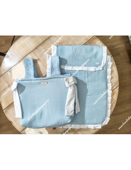 Colcha Capazo Universal Bambula Celeste Volante Plumeti Blanco