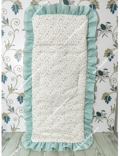 Funda Universal Flores camel con  Volante a todo alrededor en tejido de bambula verde agua