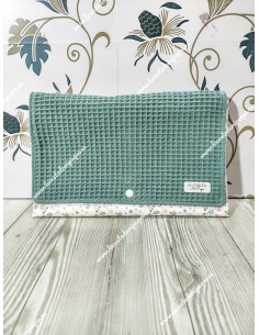 Cambiador Flores y Hojas Camel tapeta waffle verde jade 2