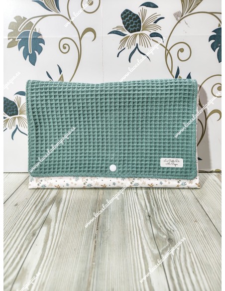 Cambiador Flores y Hojas Camel tapeta waffle verde jade