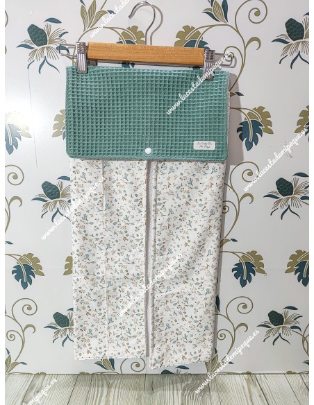 Cambiador Flores y Hojas Camel tapeta waffle verde jade