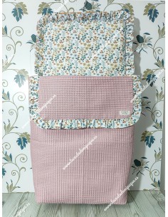 Pack Bolso, Cubrecapazo, Cojín Antivuelco, Salvababas y Saco Desmontable Waffle Maquillaje y Flores Otoñales Celeste 2