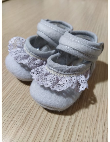 Merceditas Tejido Gris Con Puntilla